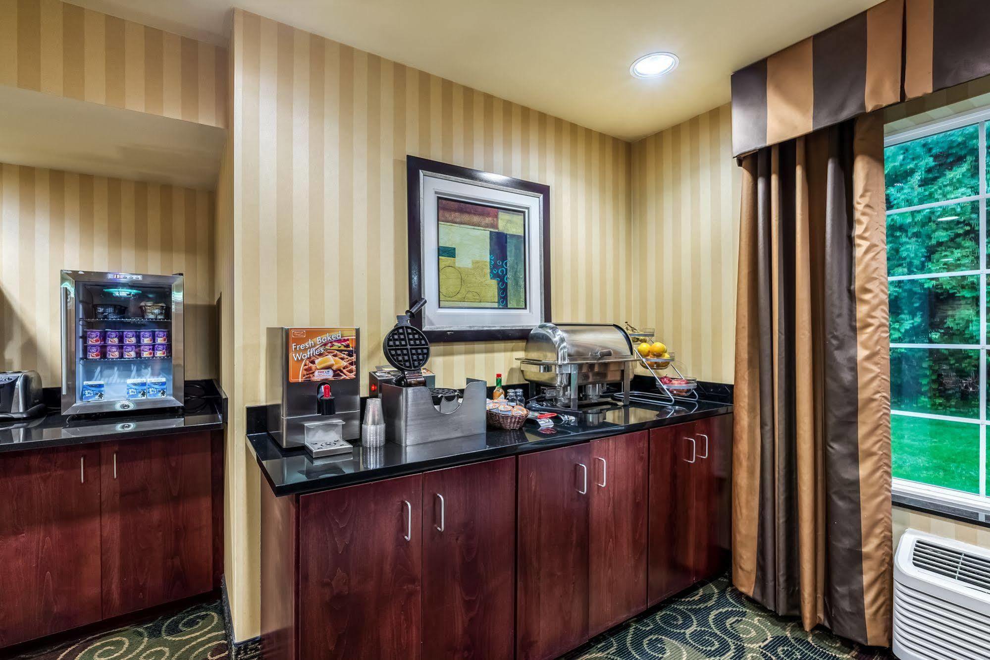 Cobblestone Inn & Suites - Vinton, Ia ภายนอก รูปภาพ
