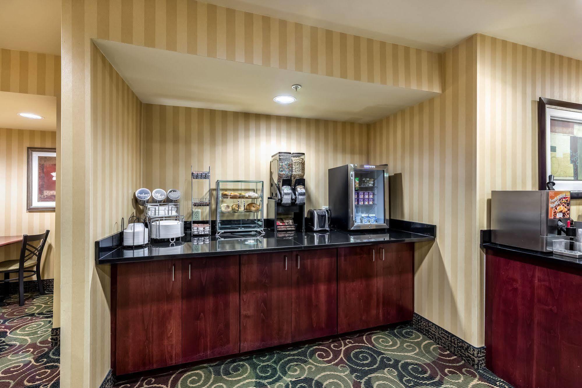 Cobblestone Inn & Suites - Vinton, Ia ภายนอก รูปภาพ